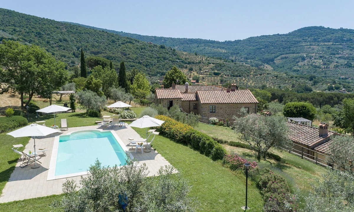 San Pietro a Cegliolo House | Beautiful farmhouse in the Tuscan countryside with private pool.