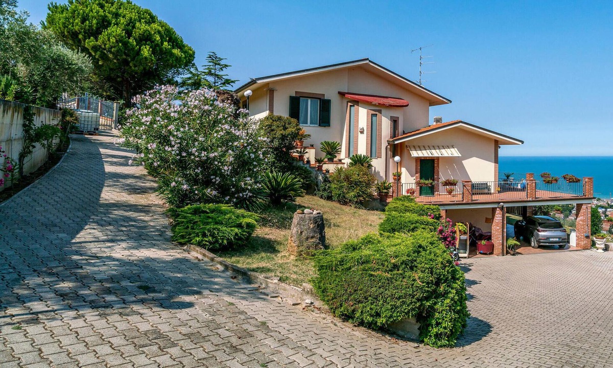 Roseto degli Abruzzi House | Beautiful home in Belsito with WiFi