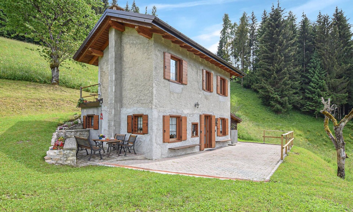 Sovramonte House | Beautiful home in Sovramonte with WiFi