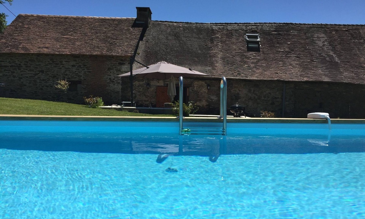 Saint-Paul-la-Roche Cottage | Beautiful luxury restored gîte with private solar heated pool.