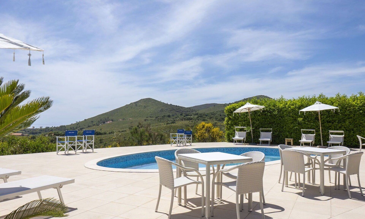 Itri Villa | Beautiful private villa for 11 guests with WIFI, A/C, pool, TV, patio and pets allowed