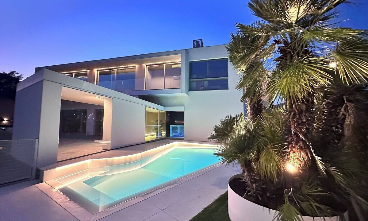 Subbiano Villa | Beautiful private villa for 10 people with WIFI, A/C, private pool, TV and patio, close to Arezzo