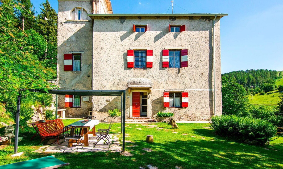 Sant'Anna d'Alfaedo House | Beautiful private villa for 14 people with WIFI, TV, patio, pets allowed and parking