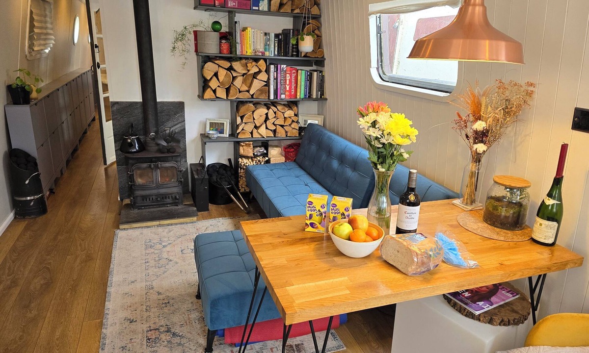 Little Venice Boat Rental | Beautiful Widebeam Boat - London