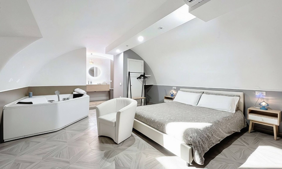 Manfredonia Apartment | Bed and Breakfast 'Appartamento - Orchidea Celeste' with Sea View, Wi-Fi and Air Conditioning