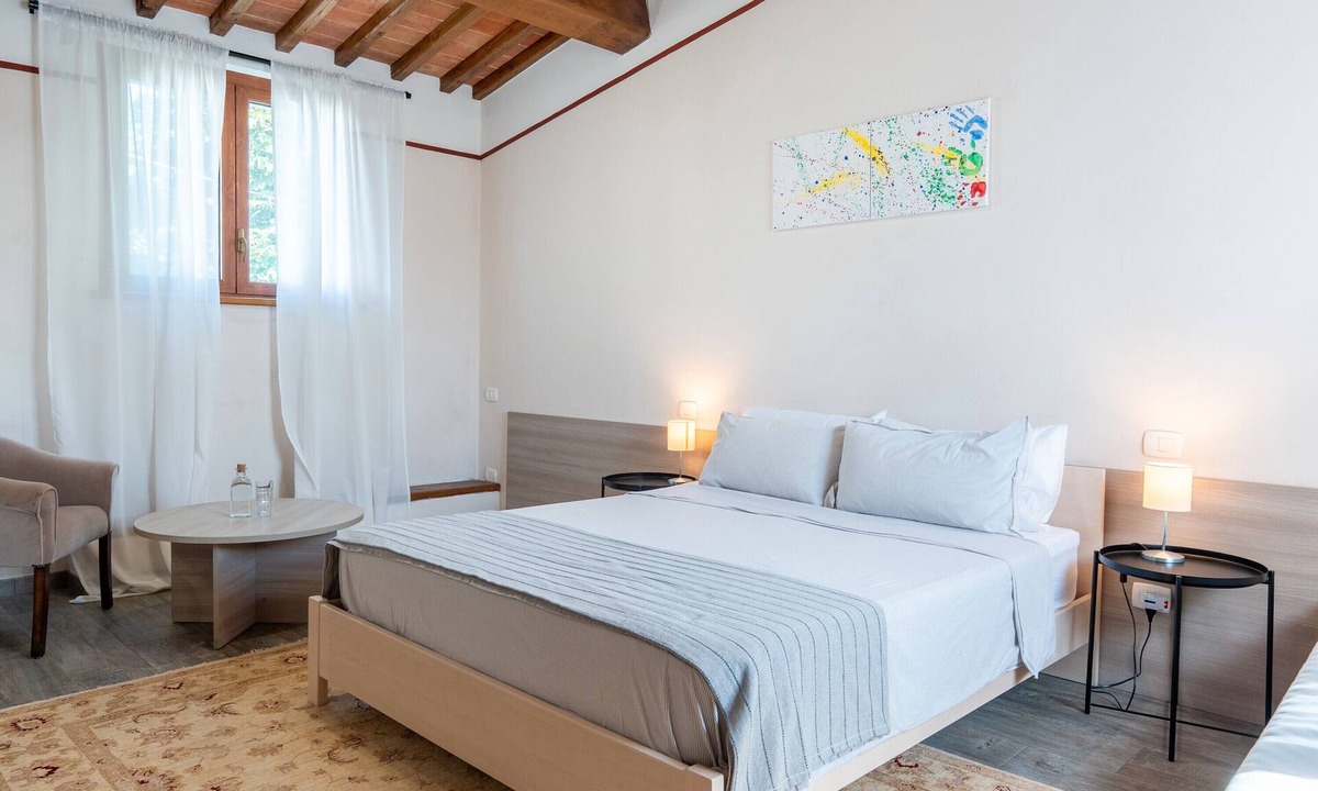 San Pietro a Cegliolo Bed & Breakfast | Bed and Breakfast 'Camera 4' with Shared Terrace, Wi-Fi and Air Conditioning