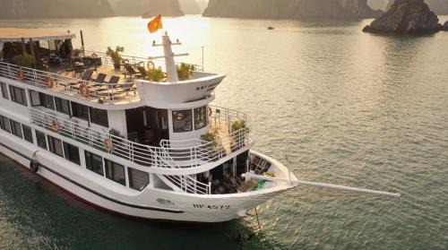 Cat Ba Boat Rental | Beka Cruise