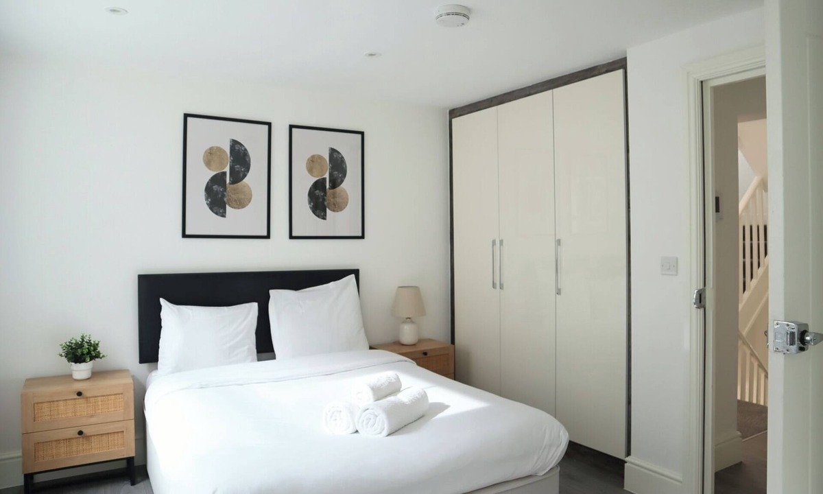 Fitzrovia Apartment | BnBNook - Cozy 3BR Steps from Regent’s Park and Soho