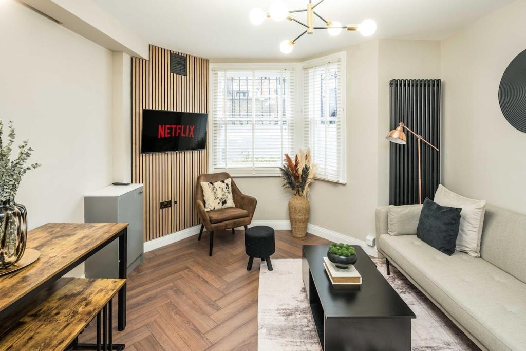 West Brompton Apartment | Boutique Fulham Garden Flat - Private Entrance