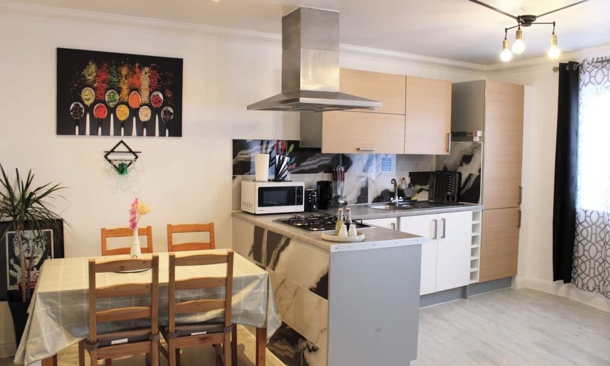 Alibon Apartment | Bowery Apartment - 2 Bedrooms 1st Floor