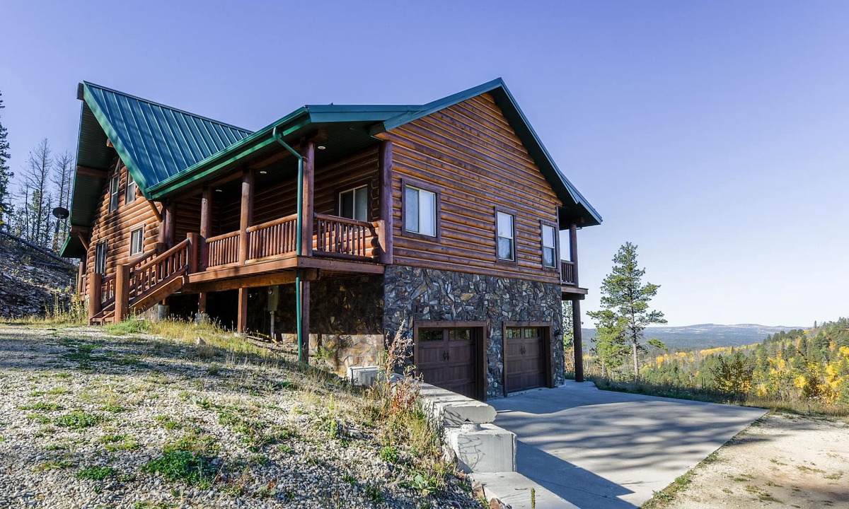 Lead Cabin | Breathtaking Views Overlooking Spearfish Canyon on 4 Acres close to Trails! H