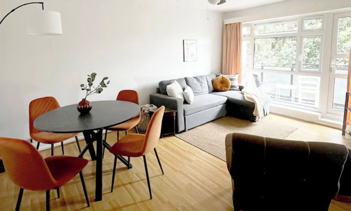 Avonmore and Brook Green Apartment | Bright and Cozy London Apartment