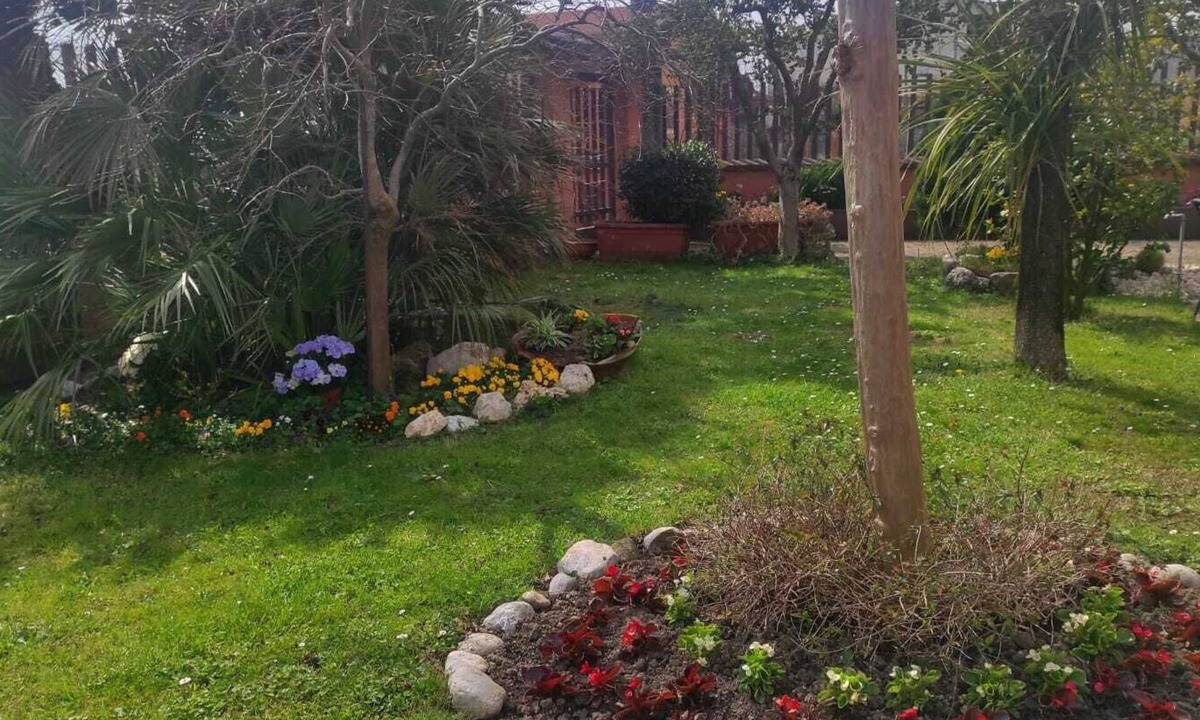 Sora House | BRIGHT APARTMENT IN VILLA WITH Garden and Private Parking