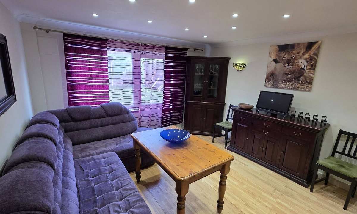 Whittington House | Bright Family Home