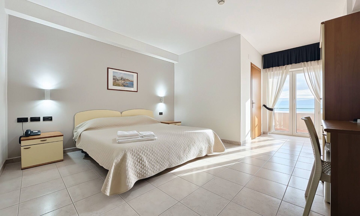 Monte Sant'Angelo Bed & Breakfast | Bright Sea View B&B with Balcony - 101 - Santangelo - Pool