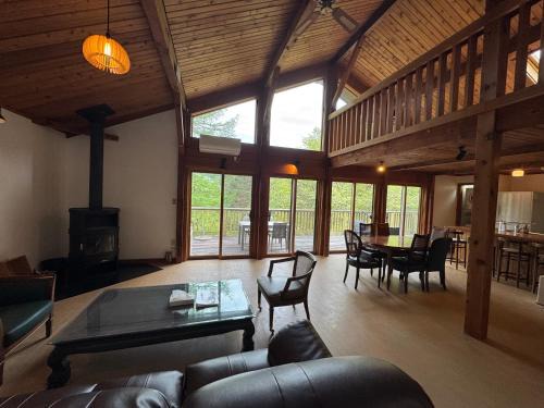 Fujikawaguchiko House | Cabin D 3min walk Lake Saiko remote work BBQ, 5min drive Kawaguchi Lake Mt Fuji view