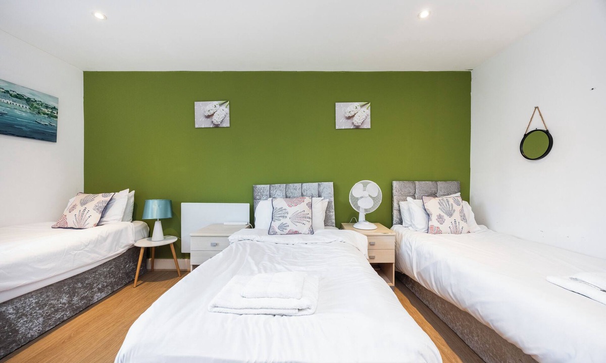 Island Gardens Apartment | Canary Wharf Larger Groups 3Bedrooms 2Bathrooms Spacious Apartments