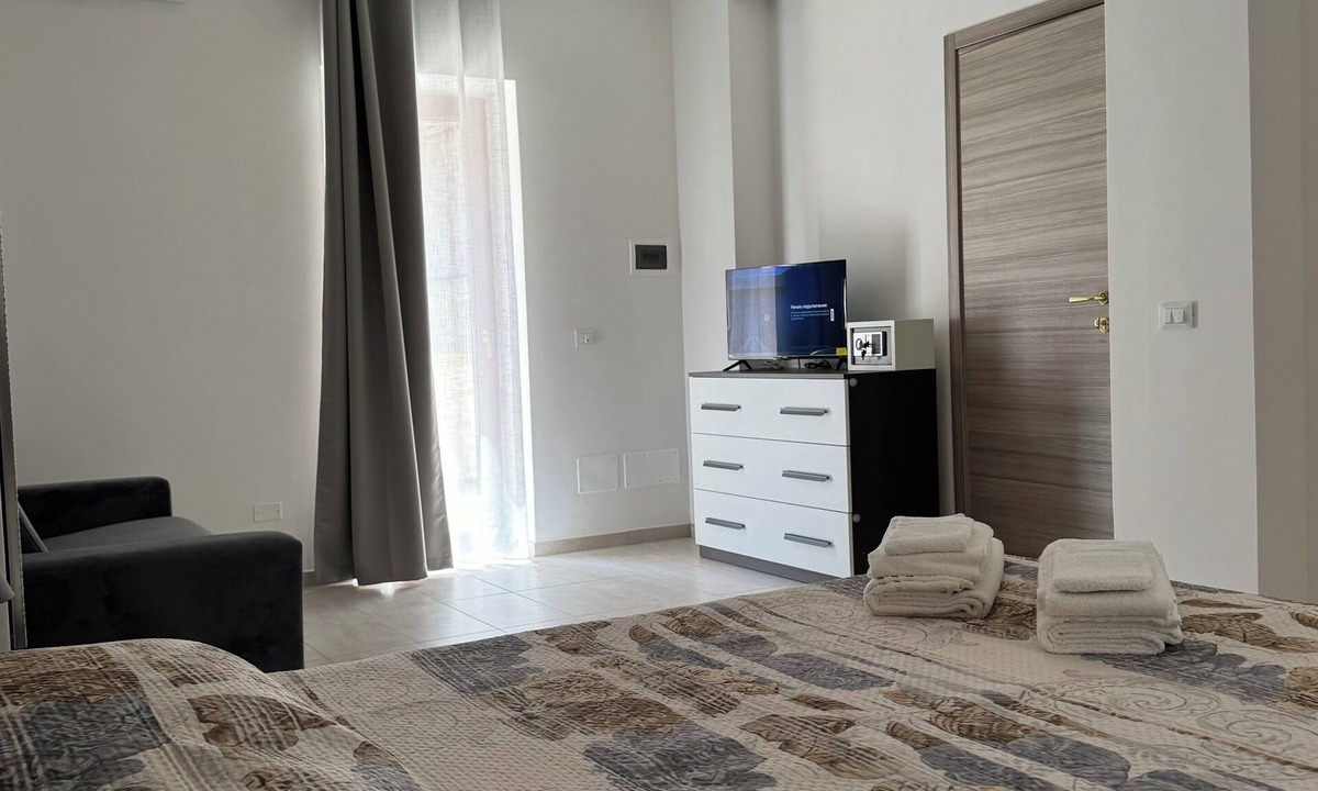 Fondi Apartment | Cantore Room. The Palace of the High Prelate