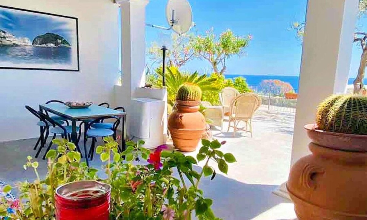 Sant'Angelo Cottage | "Casa Angiolina" 1 minute from the world-famous Fumarole beach.