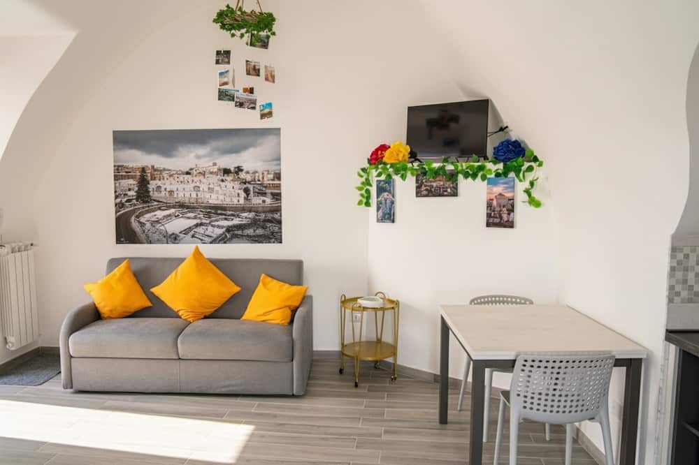 Monte Sant'Angelo House | Casa Lotario Secondo: Mountain View, Balcony & Wi-Fi in Monte Sant'Angelo
