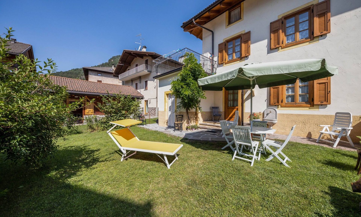 Castello-Molina di Fiemme Apartment | Casa Nicole Studio Apartment with Mountain View, Wi-Fi, and Garden