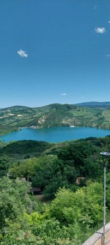 Civitella Messer Raimondo House | Casa sul lago - Modern Lake View Retreat, Parco della Majella