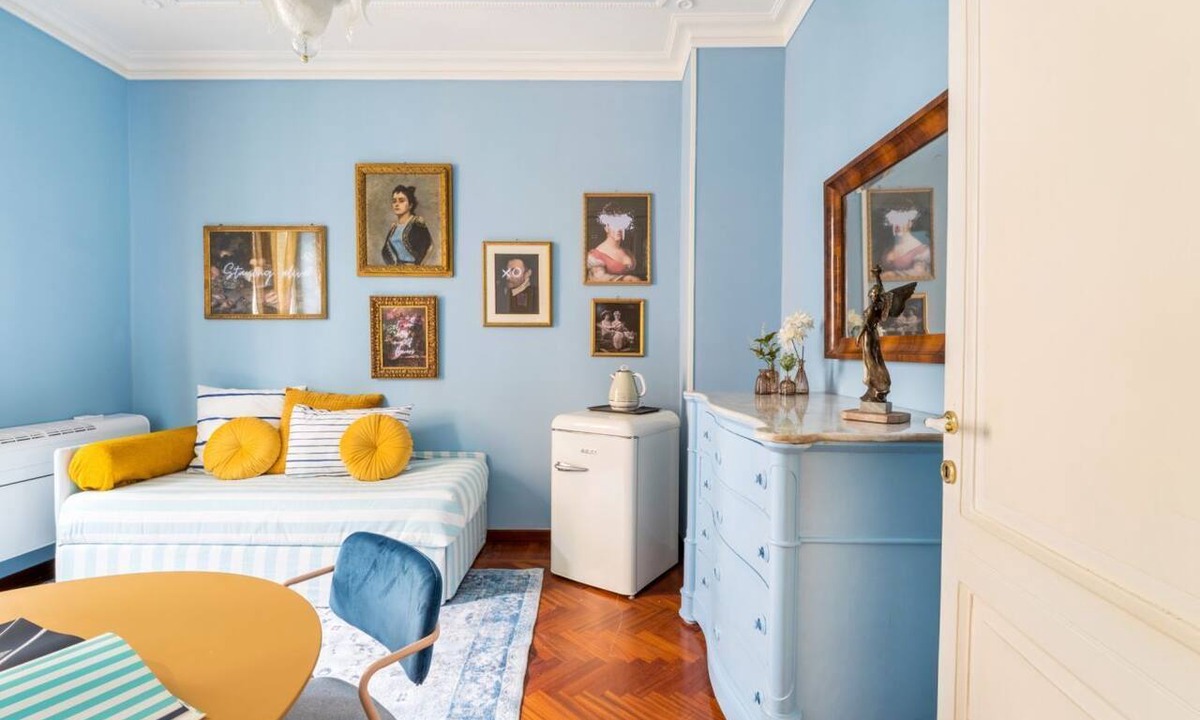 Flaminio Apartment | Casa Tudor, Charmy British Eccentric Flat