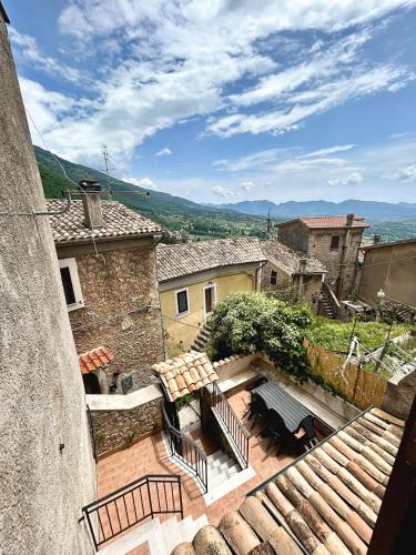San Donato Val Di Comino House | CASA VACANZE All'OROLOGIO 2 CAMERE, BARBECUE, VISTA, TERRAZZA