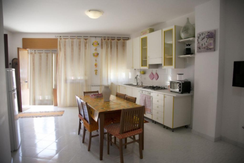 Piazza-Tralia-Pendolo House | Casa Vacanza "Romano"