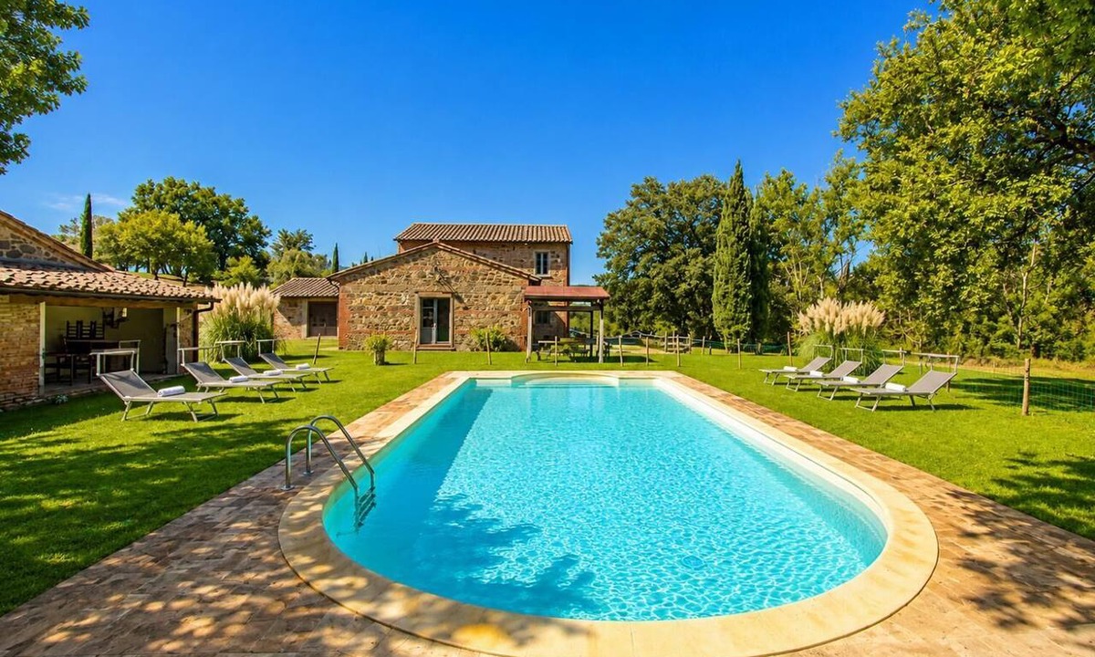 Sarteano Villa | Casale del Conte - Three Bedroom Villa, Sleeps 6