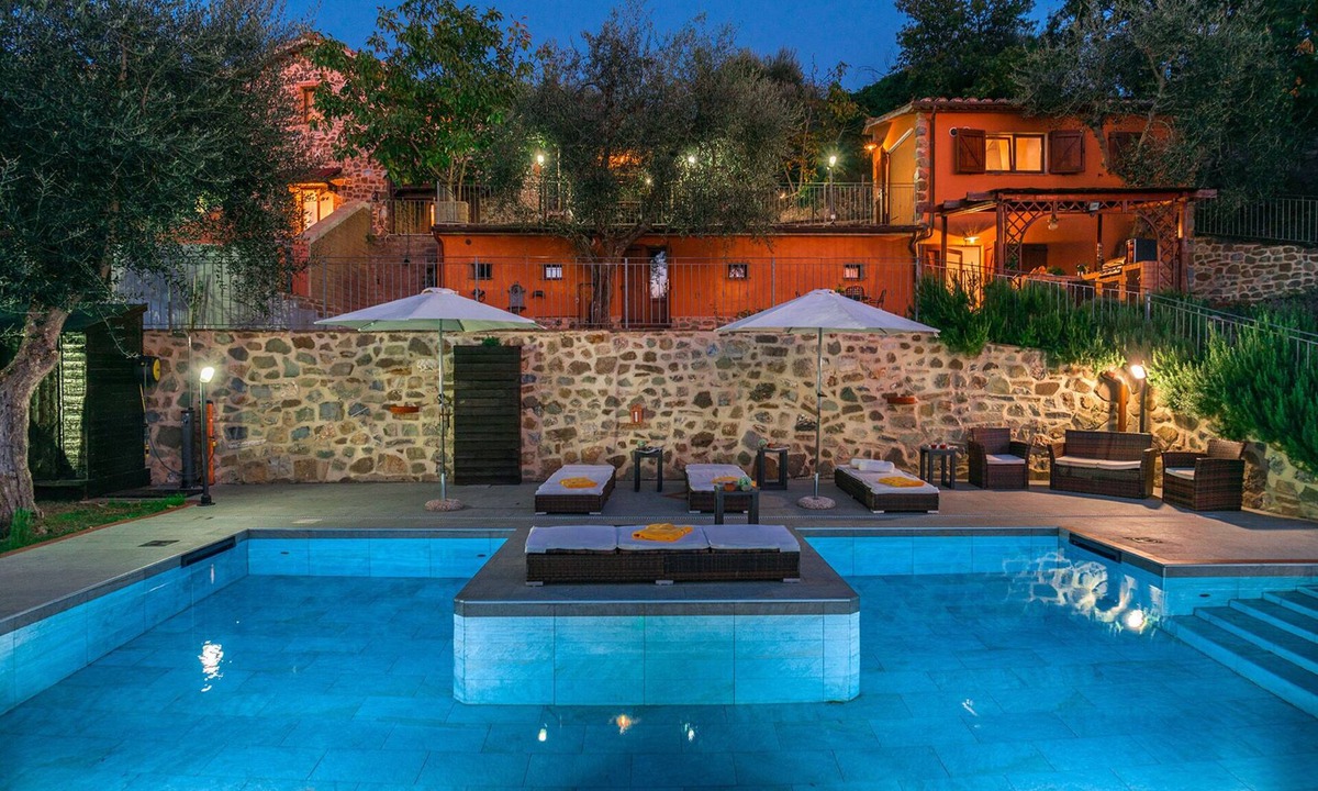 Castel del Piano Villa | Casale Montegiovi 6, Emma Villas