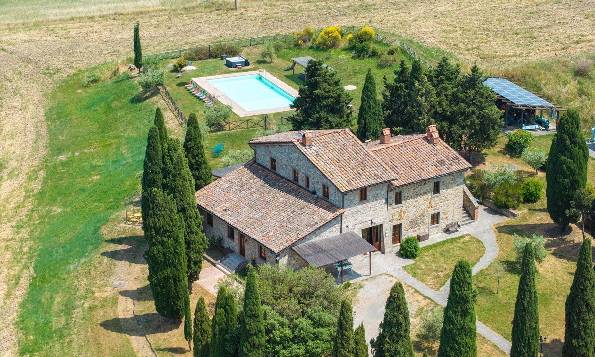 Castiglione d'Orcia Villa | Casale Santa Francesca - Country Villa with swimming pool in Orcia Valley, Tuscany