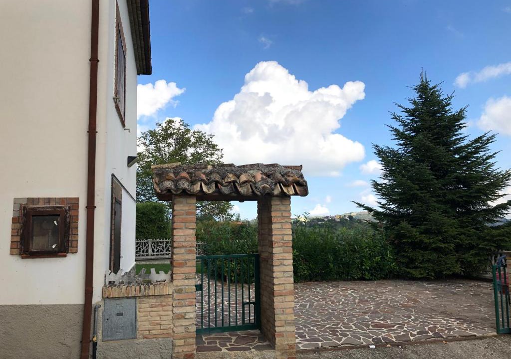 Isola del Gran Sasso dʼItalia House | CASCINA NELLA CAMPAGNA ABRUZZESE