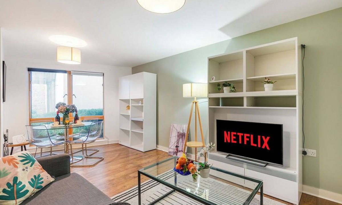 Clerkenwell Apartment | Central 1BR Full Bath near Farringdon for 4