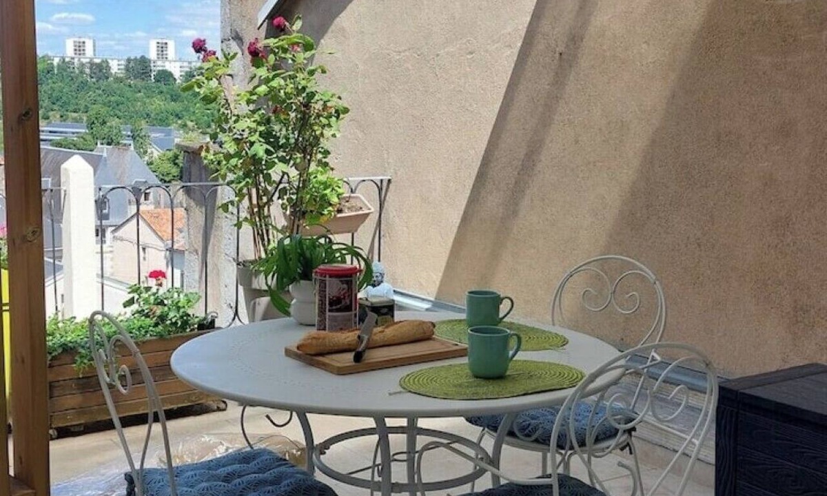 Poitiers Apartment | Central studio with large private terrace, calm and light