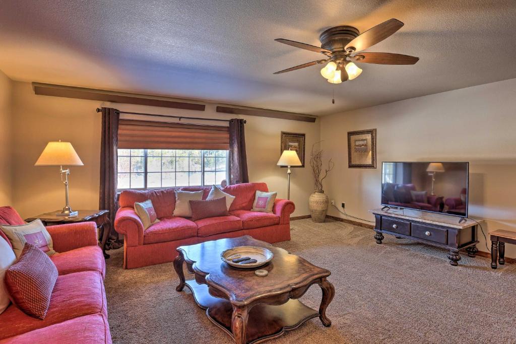 Deadwood Apartment | Centrally-Located Deadwood Apt with Mountain Views!