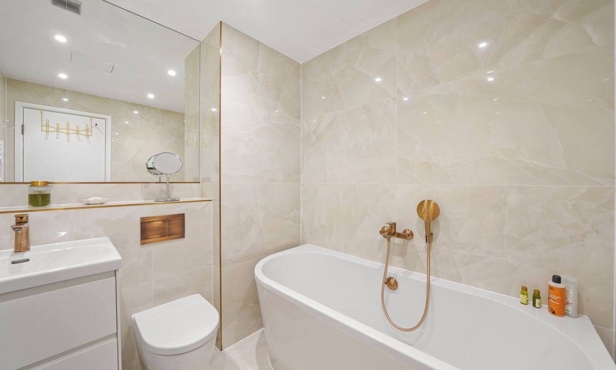 Farringdon Apartment | Centrally located, luxurious, fully refurbished 2 bed 2 bath flat