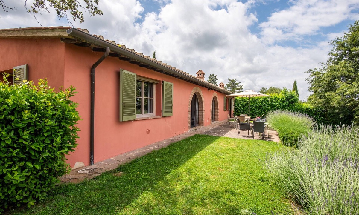 Trequanda Apartment | Chalet "Basilico' with Shared Pool, Private Terrace & Wi-Fi