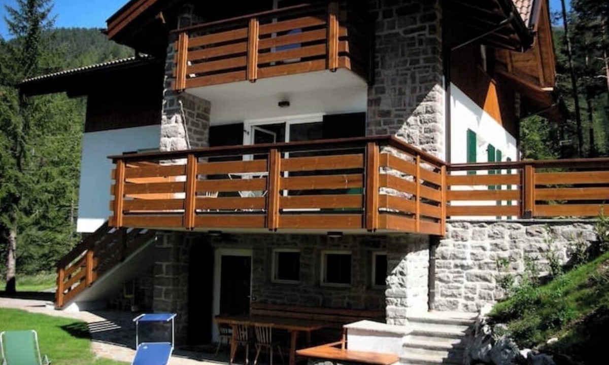 Stava Ski Chalet | CHALET DOLOMITES BREATHTAKING VIEW FIEMME VALLEY three apartments