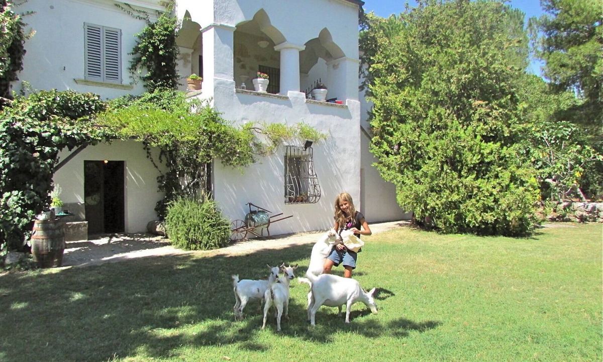 Tocco da Casauria House | Charming COTTAGES (up to 2-4 p) nestled by wide gardens (pool, mountains, beach)