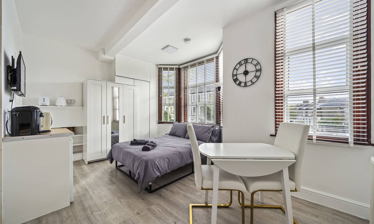Askew Apartment | Charming Flat In Shepherds Bush