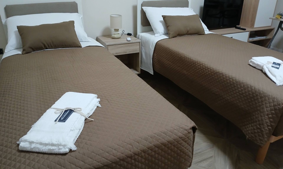 San Demetrio Corone House | Charming Guest Room in San Demetrio Corone with City Views