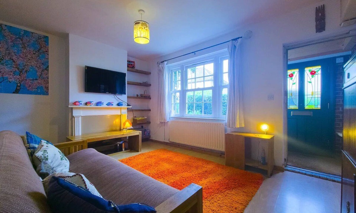 Island Gardens House | Charming Home Near Thames & DLR - Pass the Keys