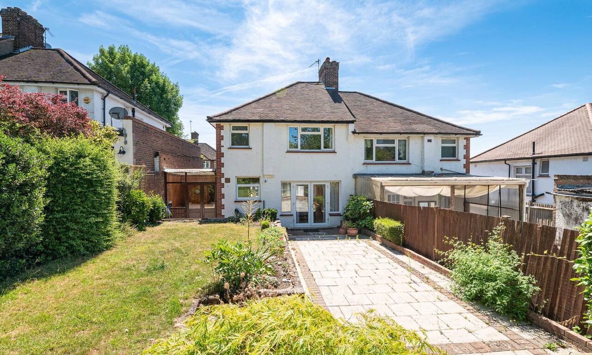 Barnhill House | Charming Home with Garden Near Wembley Stadium - Pass the Keys