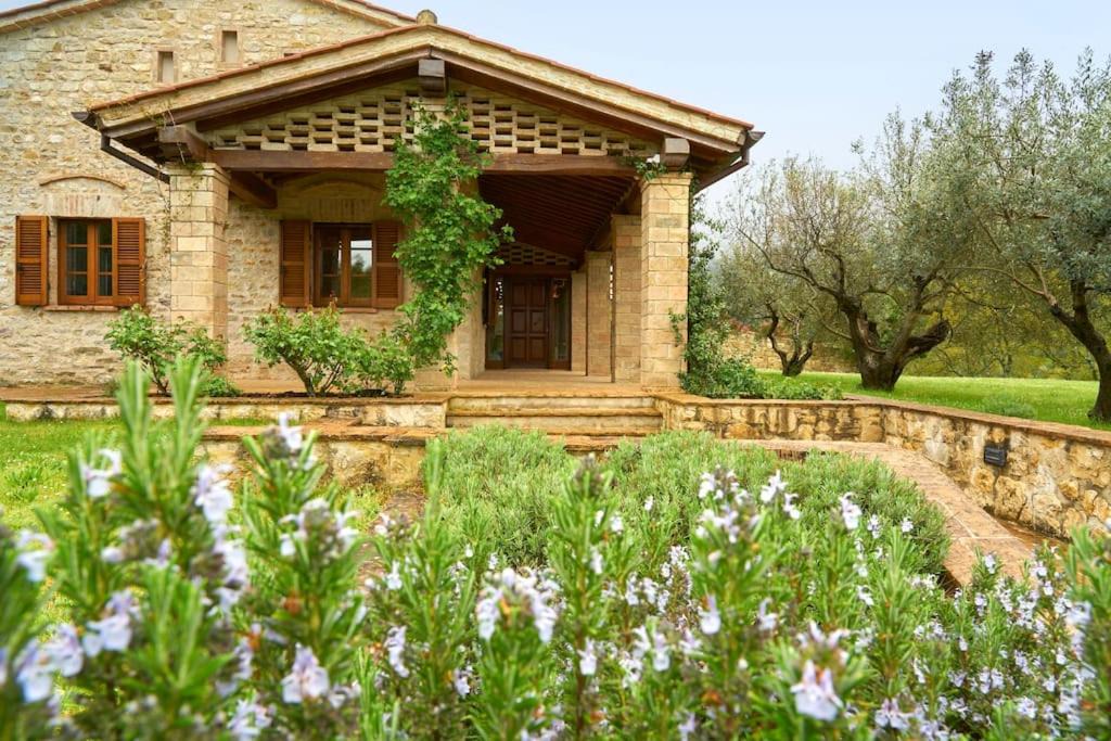 Montelovesco Villa | Charming Villa in the Antognolla Estate
