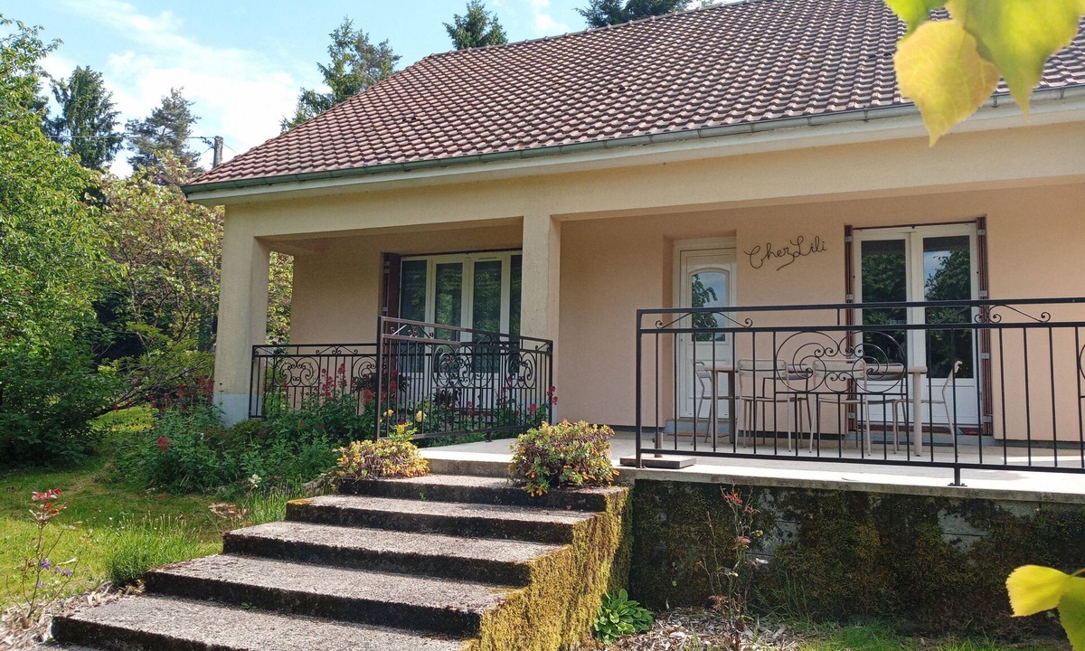 Saint-Priest-les-Fougeres Cottage | Chez Lili, calm and nature guaranteed