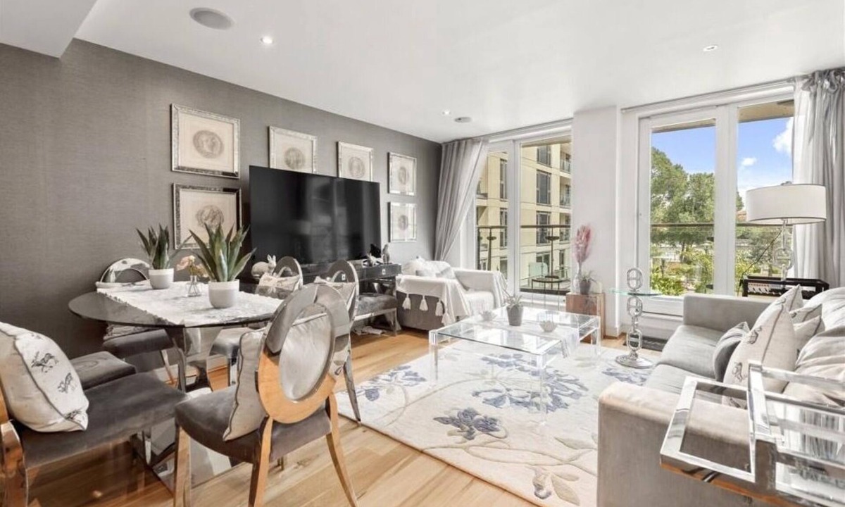 Sands End Apartment | Chic Riverside Retreat | On the Thames