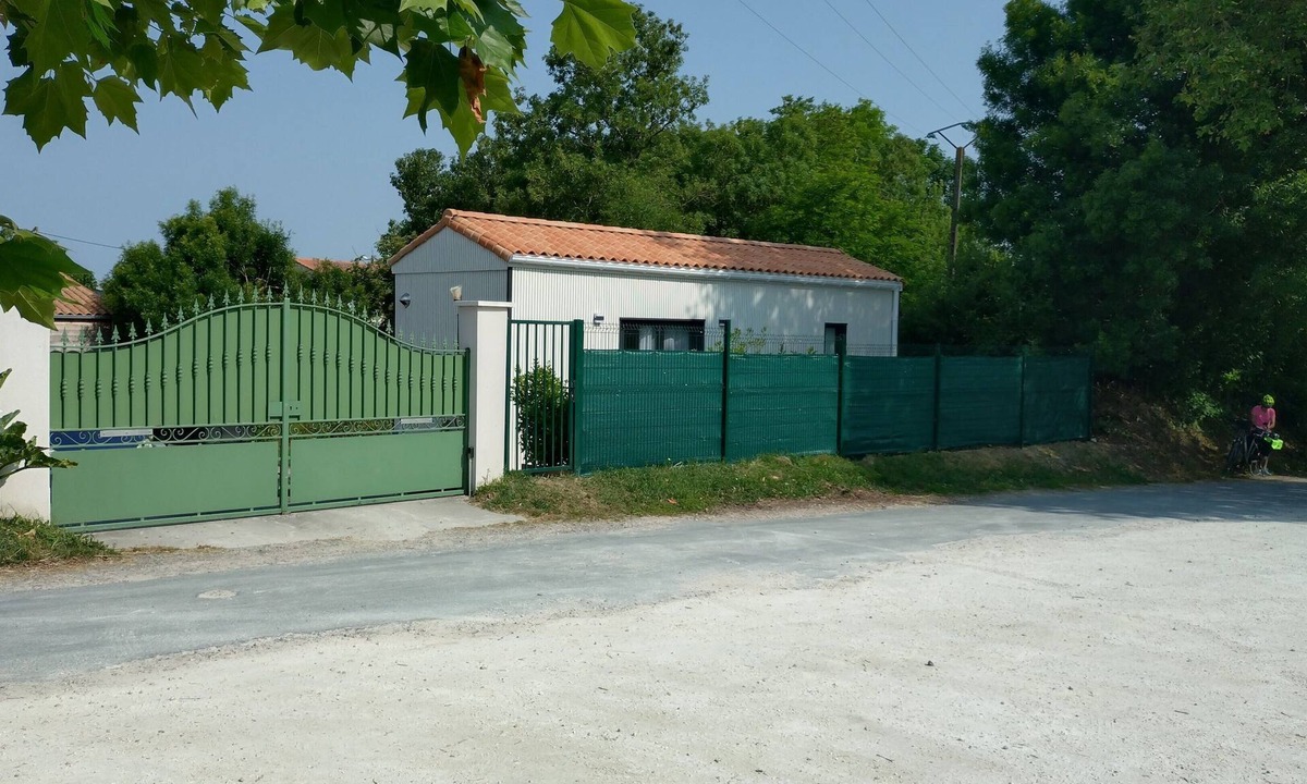 Dompierre-sur-Mer Apartment | Comfortable wood-frame studio for 2 people 15 mins from La Rochelle