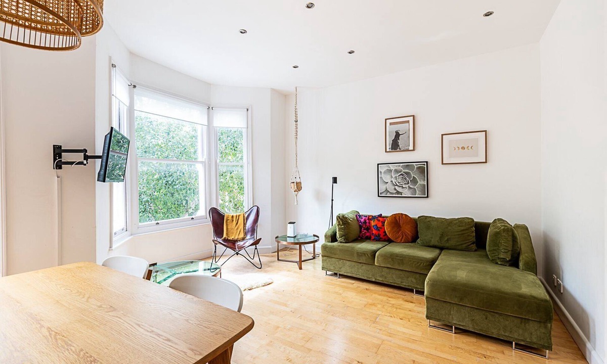Junction Apartment | Contemporary Archway Retreat Near Tube