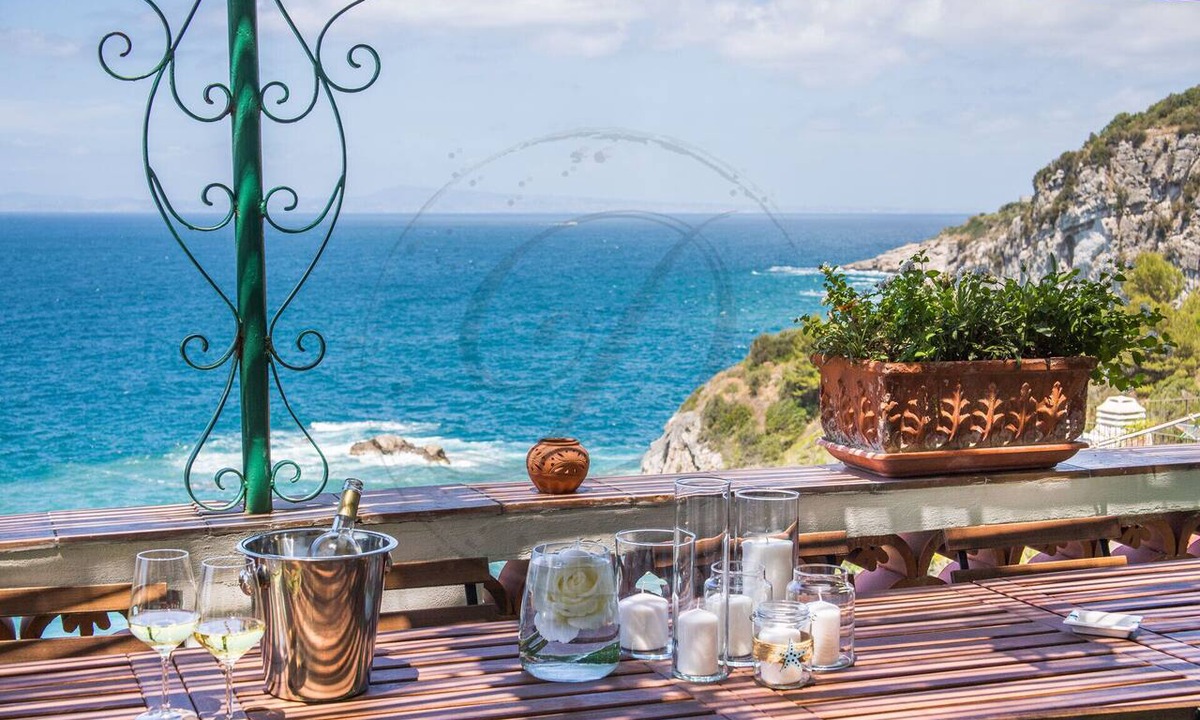 Massa Lubrense Apartment | COSTAL APARTMENT - 2 BEDROOMS - 1 BATHROOM - 4 GUESTS - SEA VIEW - FREE WIFI